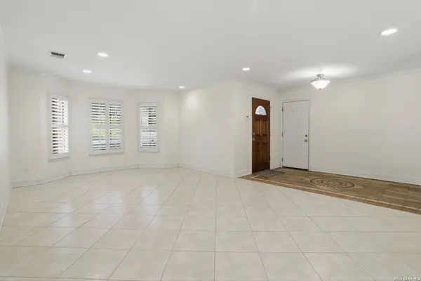 16426 Hillview Pass Dr, San Antonio, TX 78247
