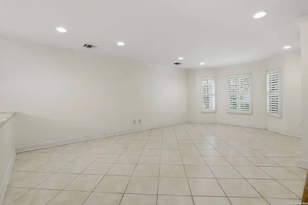 16426 Hillview Pass Dr, San Antonio, TX 78247
