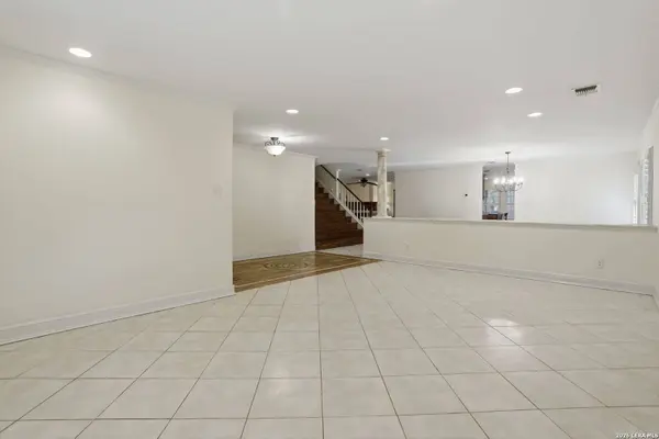 16426 Hillview Pass Dr, San Antonio, TX 78247