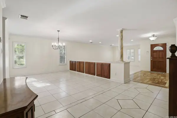 16426 Hillview Pass Dr, San Antonio, TX 78247
