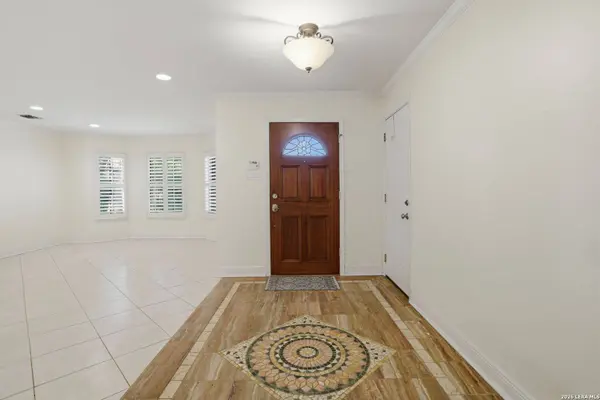 16426 Hillview Pass Dr, San Antonio, TX 78247