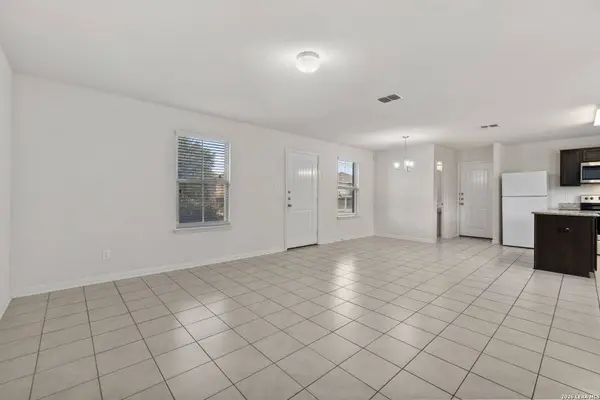 7230 Vista Grv, San Antonio, TX 78242