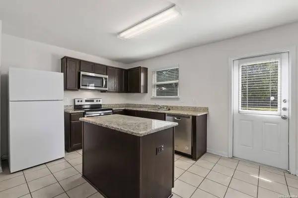 7230 Vista Grv, San Antonio, TX 78242
