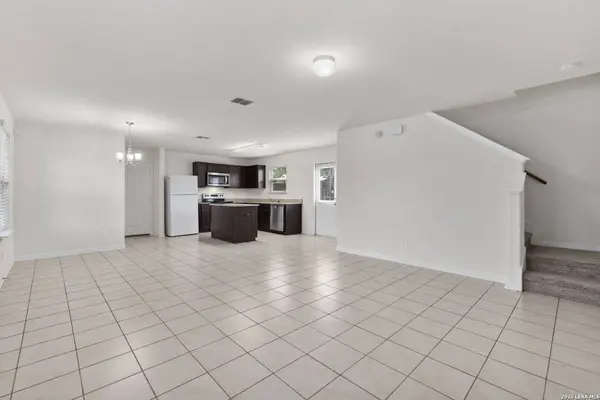 7230 Vista Grv, San Antonio, TX 78242
