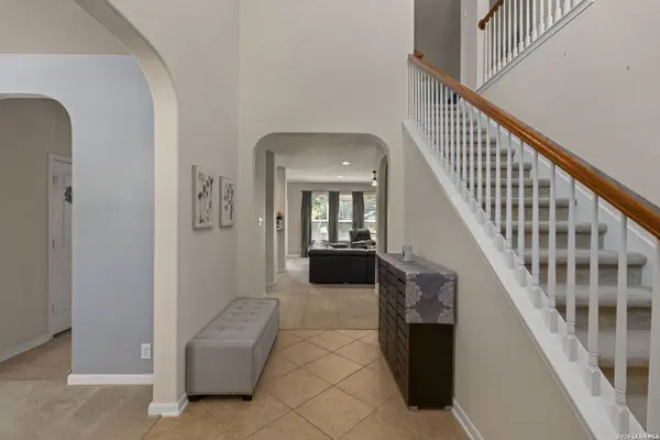 8702 JURA FRST, Helotes, TX 78023