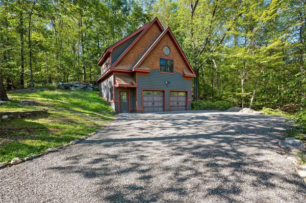15 Old Farm RD, Rhinebeck, NY 12572