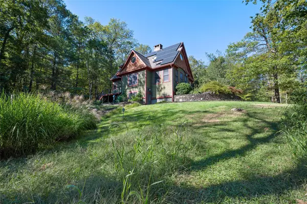 15 Old Farm RD, Rhinebeck, NY 12572