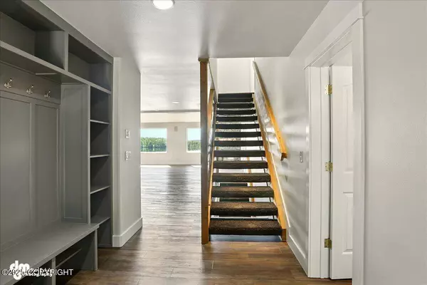 5100 W Lakeside DR, Wasilla, AK 99654