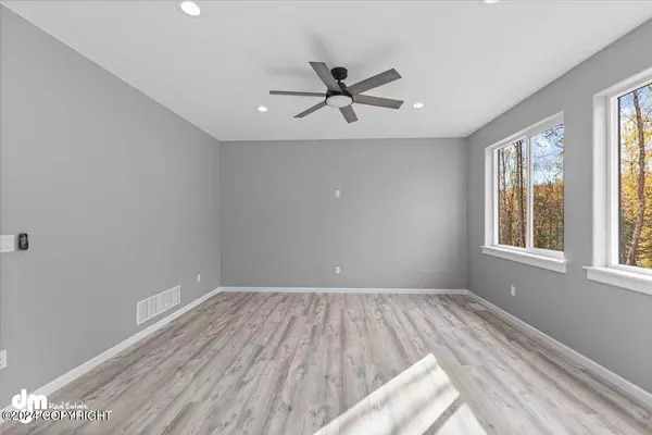 550 W Galway DR #1, Wasilla, AK 99654