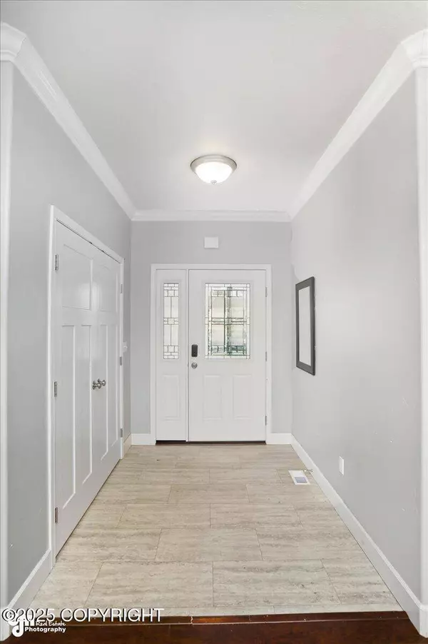 488 W Goldenwood ST, Wasilla, AK 99654