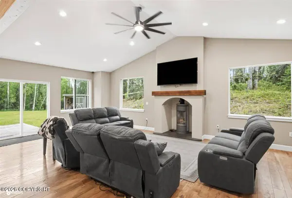 1381 N Meadow Lakes LOOP, Wasilla, AK 99623