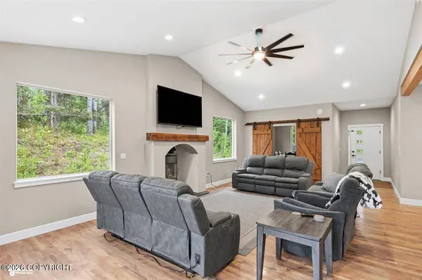 1381 N Meadow Lakes LOOP, Wasilla, AK 99623