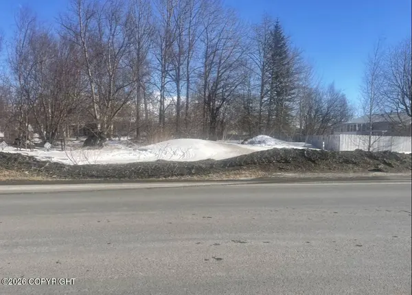 427 Glenn HWY, Palmer, AK 99645