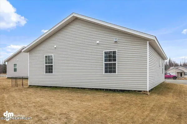 8260 E Snowy Pass CIR, Wasilla, AK 99654