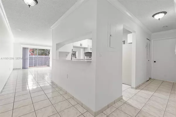 12450 NW 7th Ln, Miami, FL 33182