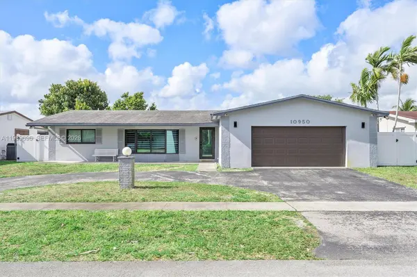 10950 NW 16th Ct, Pembroke Pines, FL 33026