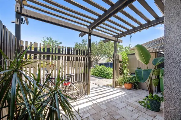 11244 NW 14th Ct, Pembroke Pines, FL 33026