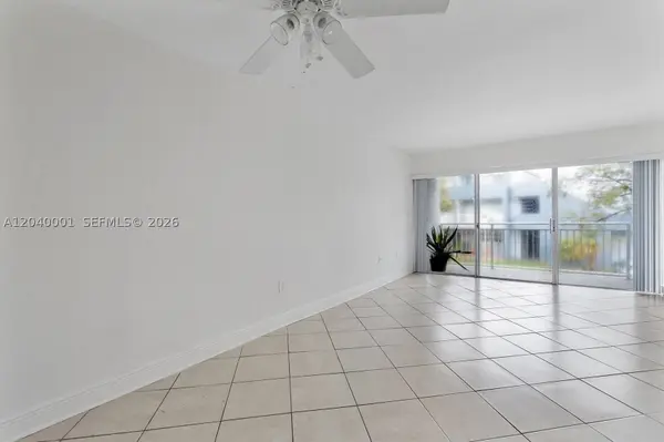 9369 Fontainebleau Blvd #J225, Miami, FL 33172