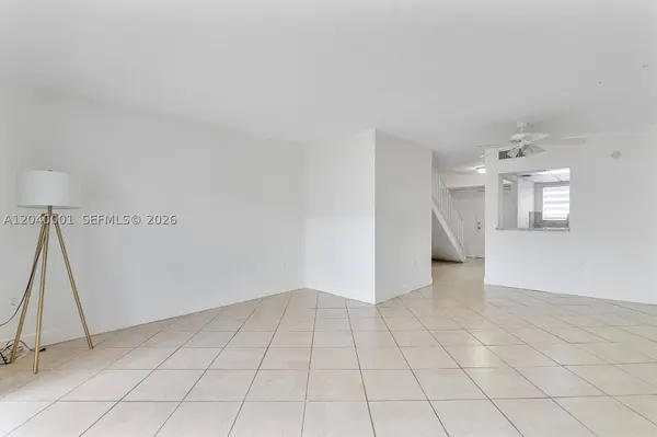9369 Fontainebleau Blvd #J225, Miami, FL 33172