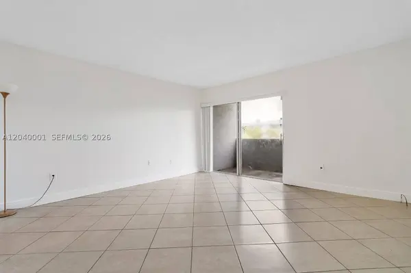 9369 Fontainebleau Blvd #J225, Miami, FL 33172