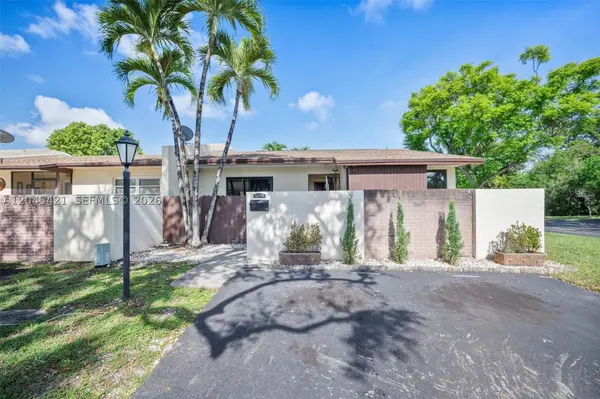 13776 Kendale Lakes Dr, Miami, FL 33183