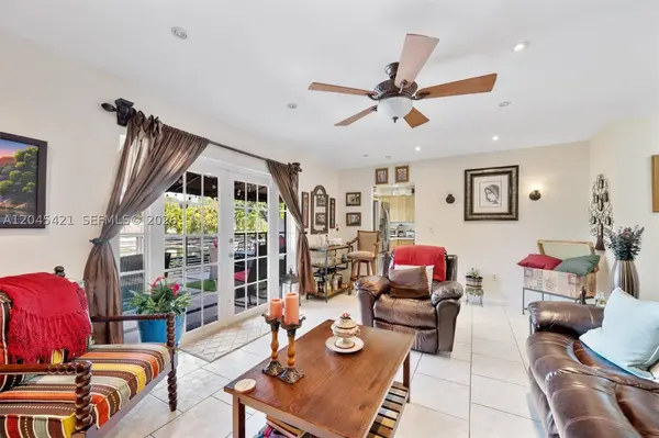13776 Kendale Lakes Dr, Miami, FL 33183