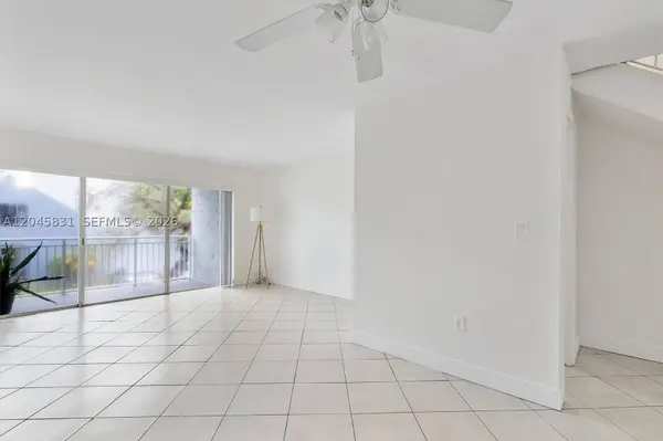 9369 Fontainebleau Blvd #J225, Miami, FL 33172