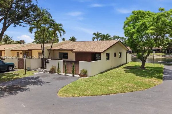 13776 Kendale Lakes Dr, Miami, FL 33183