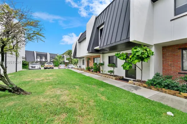 5555 Ludlam Rd #41, South Miami, FL 33155
