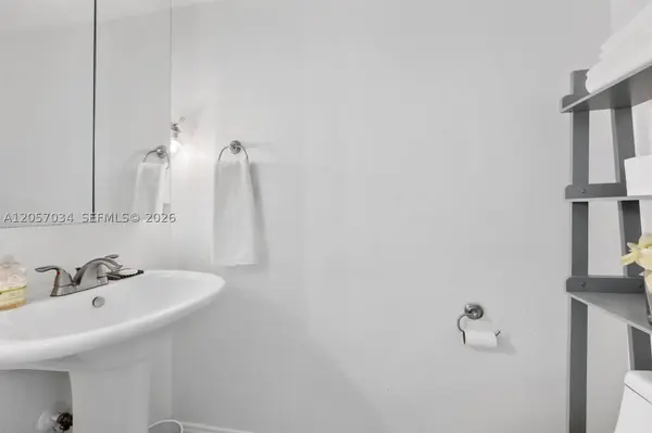 5555 Ludlam Rd #41, South Miami, FL 33155