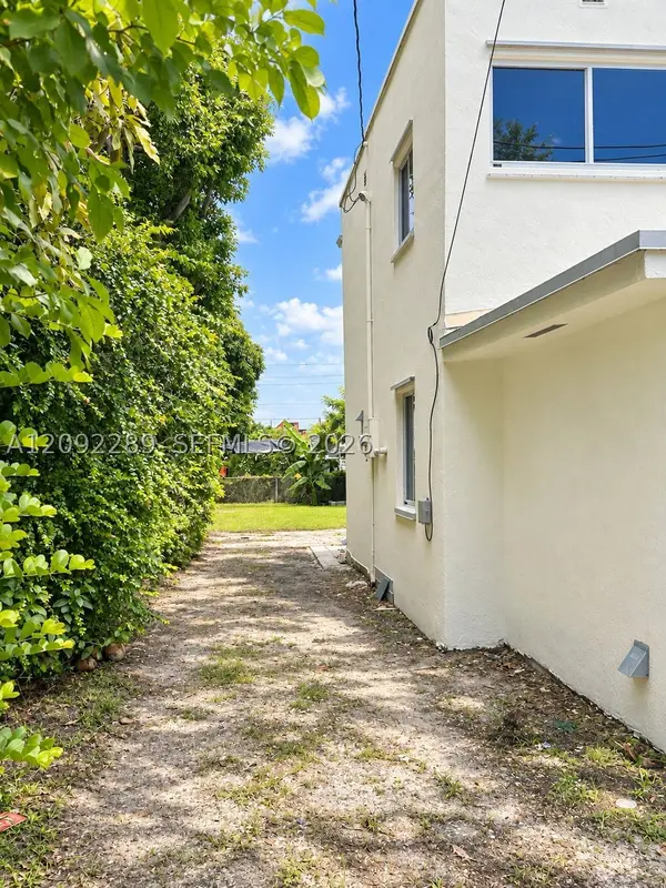 3229 NW 34th St, Miami, FL 33142