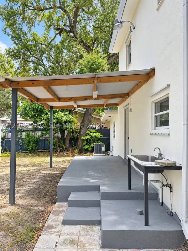 3229 NW 34th St, Miami, FL 33142