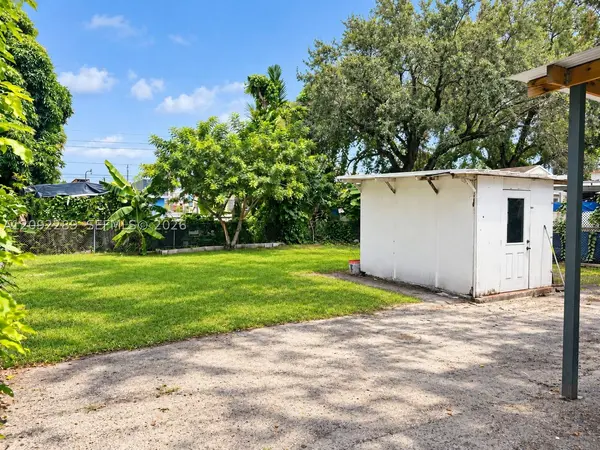 3229 NW 34th St, Miami, FL 33142