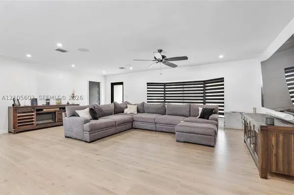 10950 NW 16th Ct, Pembroke Pines, FL 33026