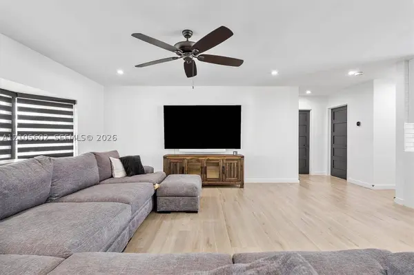 10950 NW 16th Ct, Pembroke Pines, FL 33026