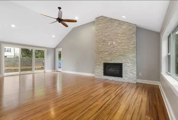 497 Wood Ln, North Andover, MA 01845