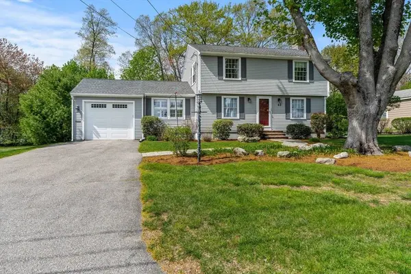 43 Meadow Ln, North Andover, MA 01845