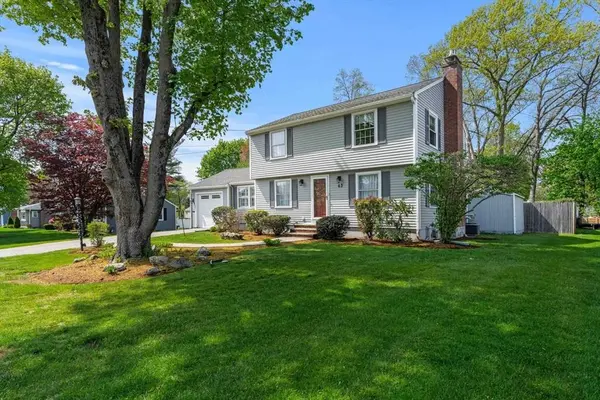 43 Meadow Ln, North Andover, MA 01845
