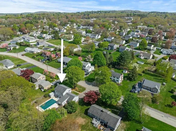 43 Meadow Ln, North Andover, MA 01845