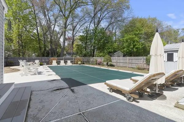 43 Meadow Ln, North Andover, MA 01845