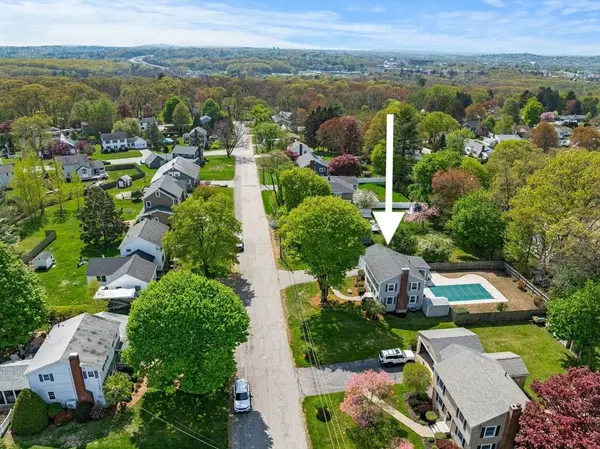 43 Meadow Ln, North Andover, MA 01845