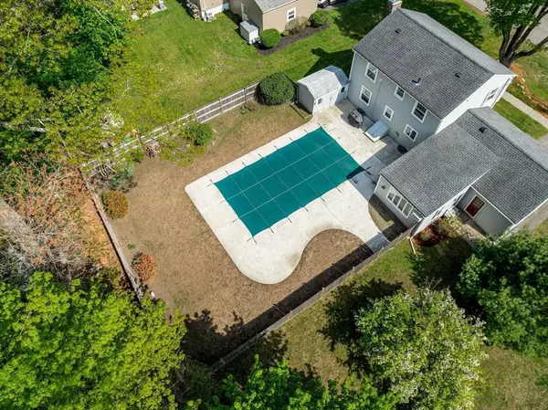 43 Meadow Ln, North Andover, MA 01845