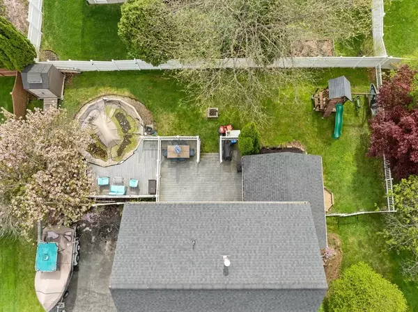 34 Clementi Ln, Methuen, MA 01844