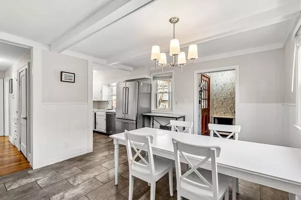 5 Walker Ave, Andover, MA 01810