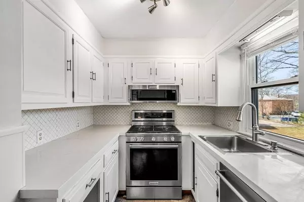 5 Walker Ave, Andover, MA 01810