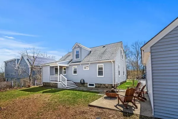 5 Walker Ave, Andover, MA 01810