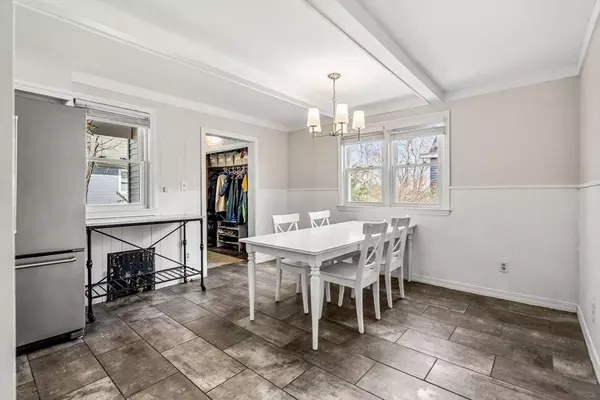 5 Walker Ave, Andover, MA 01810