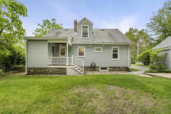 5 Walker Ave, Andover, MA 01810