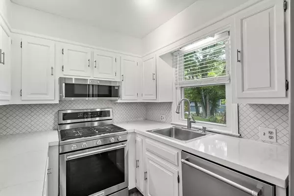 5 Walker Ave, Andover, MA 01810