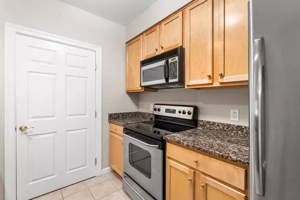 180 Chickering Rd #110C, North Andover, MA 01845